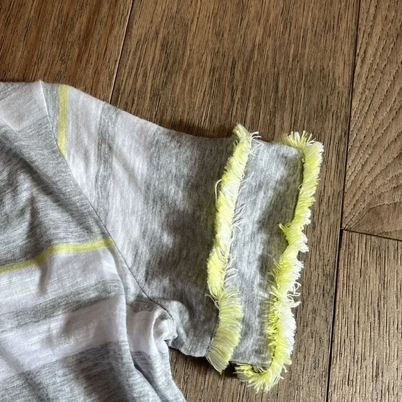 VINCE CAMUTO | gray and white tee, size XS - Picture 3 of 4